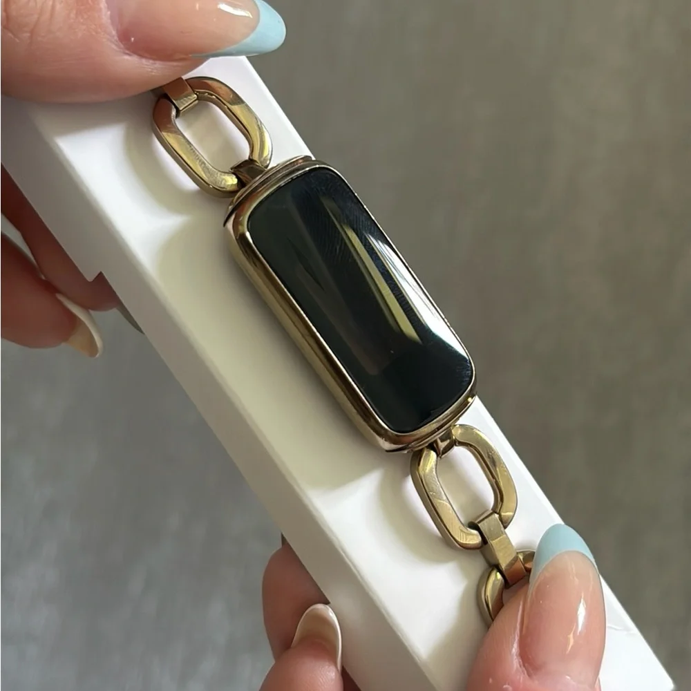 Fitbit Luxe Gorjana Link Bracelet + Peony Classic Bands - Picture 10 of 10